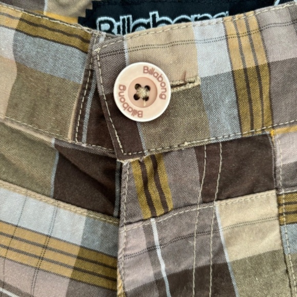 Billabong plaid shorts browns and yellow size 38 - Picture 3 of 16